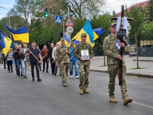 У Ковелі попрощалися із захисником Дмитром Сергієнком10
