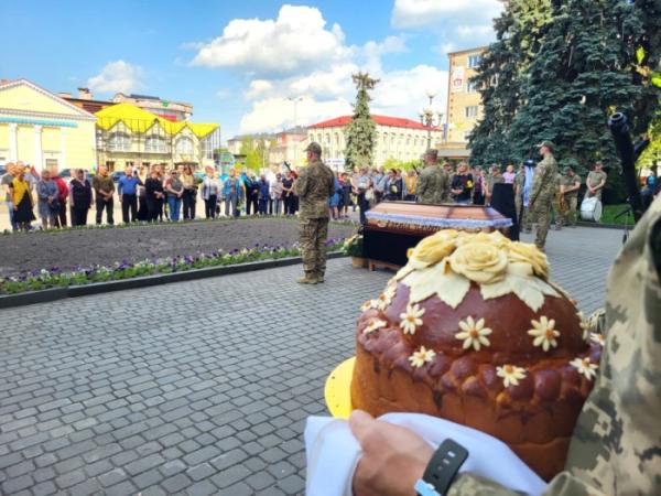 У Ковелі попрощалися із захисником Максимом Ткачуком12