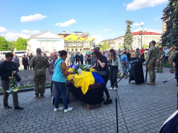 У Ковелі попрощалися із захисником Максимом Ткачуком14