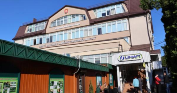 У Луцькому ЦНАПі проводять аудит безбар’єрності: оцінюють доступність для людей з інвалідністю