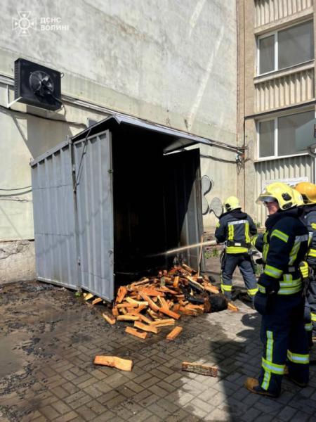 У Луцьку горів металевий контейнер1
