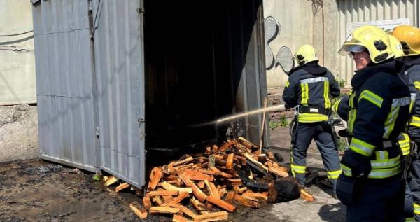 У Луцьку горів металевий контейнер