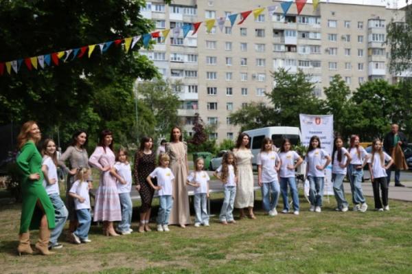 У Луцьку відбувся сімейний фестиваль «Тепло материнських сердець»27