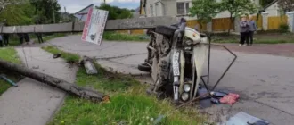 У Нововолинську нетверезий водій ВАЗа врізався в електроопору
