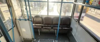 У Рівному чоловік вибив вікно тролейбуса