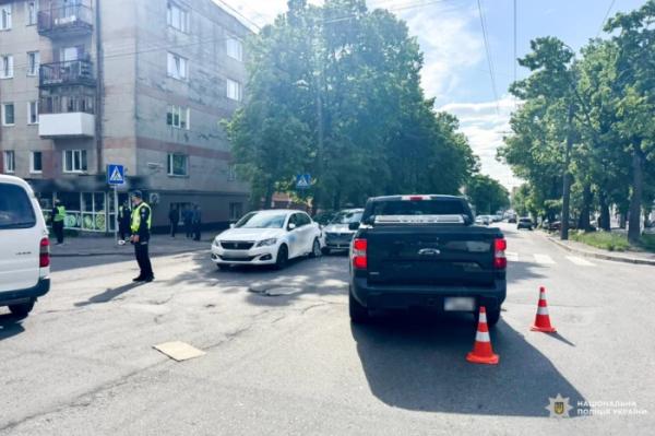 У Рівному внаслідок автопригоди постраждали двоє осіб