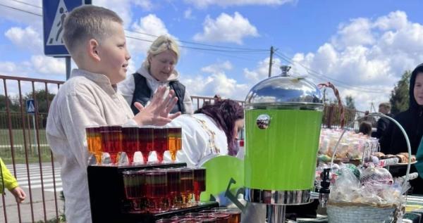 У Рованцях на ярмарку учні ліцею зібрали  87 тисяч гривень для ЗСУ