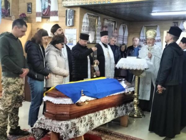У Рожищі в останню дорогу провели Сергія Богуцького16