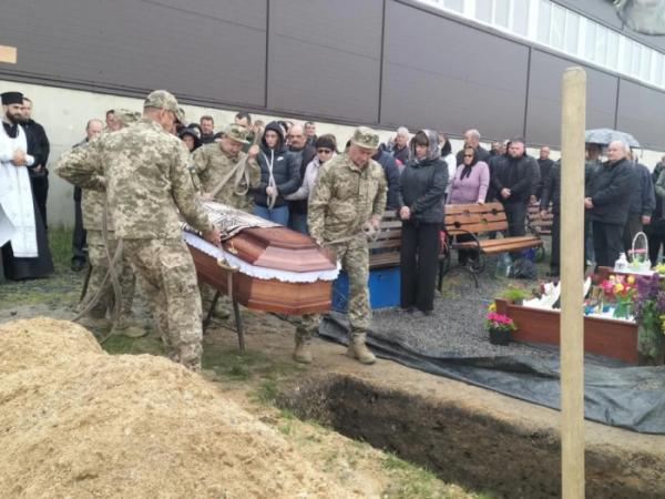 У Рожищі в останню дорогу провели Сергія Богуцького26