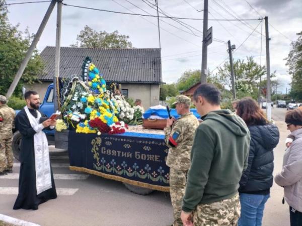 У Рожищі в останню дорогу провели Сергія Богуцького20