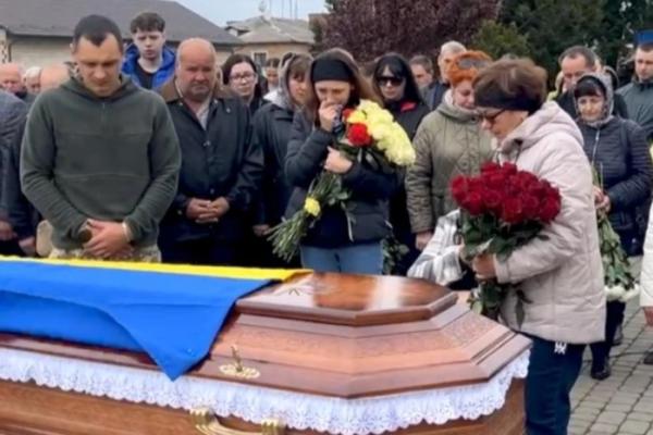 У Рожищі в останню дорогу провели Сергія Богуцького10