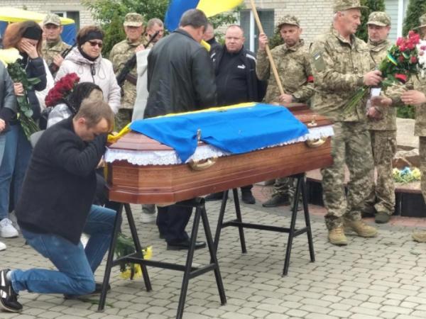 У Рожищі в останню дорогу провели Сергія Богуцького9