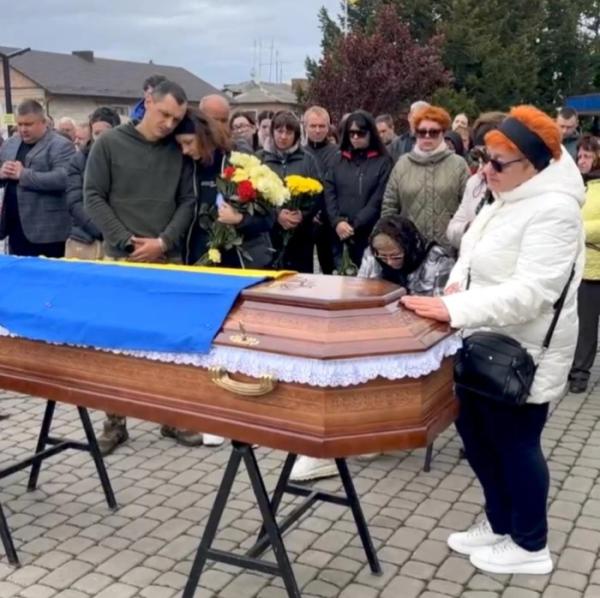 У Рожищі в останню дорогу провели Сергія Богуцького3