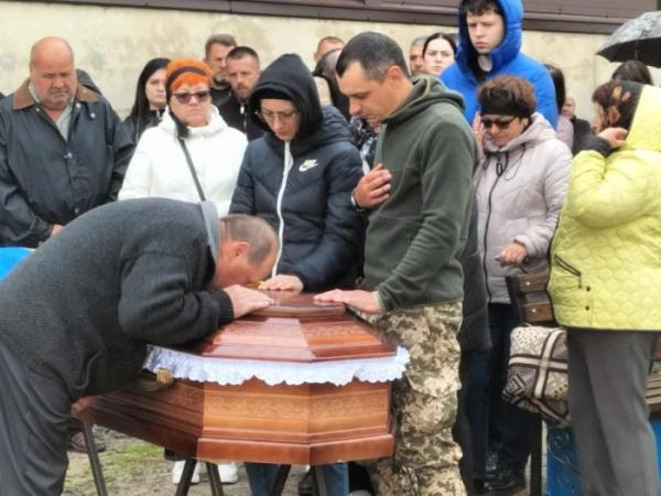 У Рожищі в останню дорогу провели Сергія Богуцького23