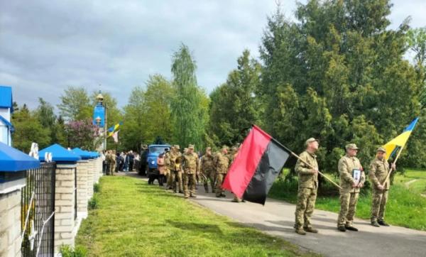 У Рожищі в останню дорогу провели Сергія Богуцького19