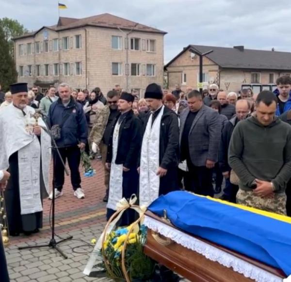 У Рожищі в останню дорогу провели Сергія Богуцького2