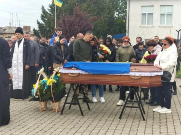 У Рожищі в останню дорогу провели Сергія Богуцького4