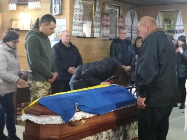 У Рожищі в останню дорогу провели Сергія Богуцького18