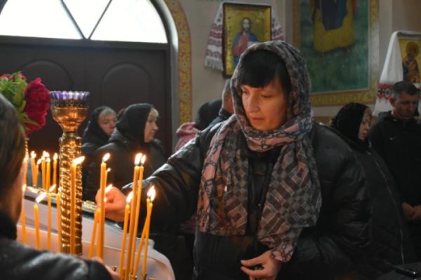 У селі Дачне попрощалися із захисником В'ячеславом Терьохіним9