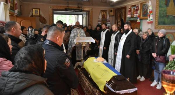 У селі Дачне попрощалися із захисником В'ячеславом Терьохіним18