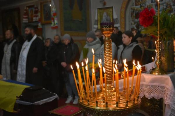 У селі Дачне попрощалися із захисником В'ячеславом Терьохіним19