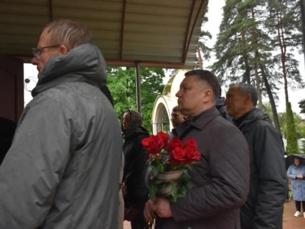У селі Дачне попрощалися із захисником В'ячеславом Терьохіним11
