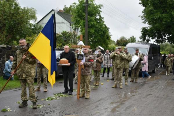 У селі Дачне попрощалися із захисником В'ячеславом Терьохіним1