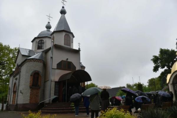 У селі Дачне попрощалися із захисником В'ячеславом Терьохіним10