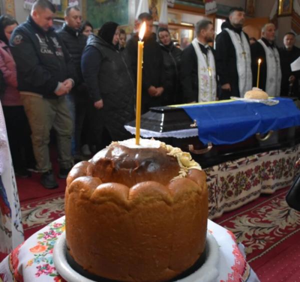 У селі Дачне попрощалися із захисником В'ячеславом Терьохіним15
