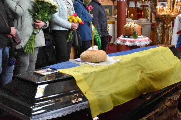 У селі Дачне попрощалися із захисником В'ячеславом Терьохіним21