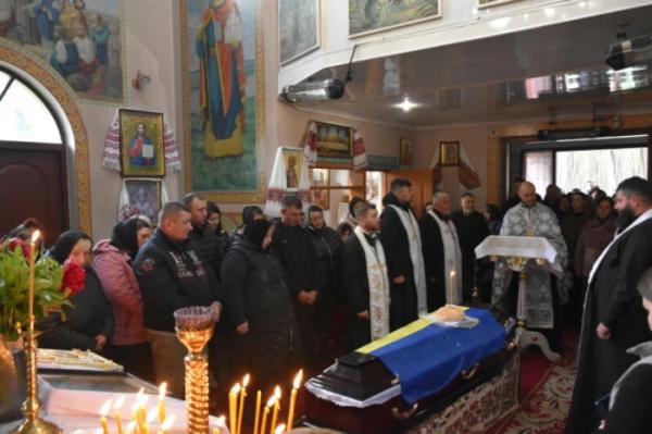 У селі Дачне попрощалися із захисником В'ячеславом Терьохіним6