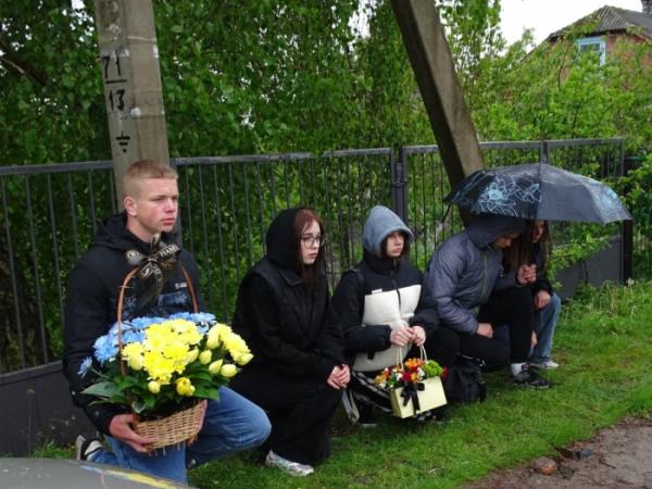 У селі Кустичі попрощалися із захисником Сергієм Гречином2