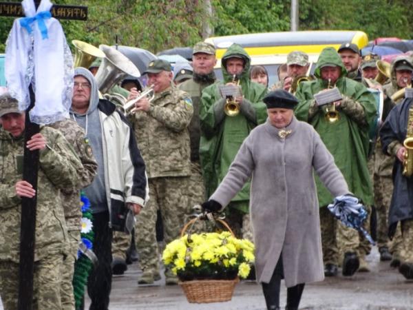 У селі Кустичі попрощалися із захисником Сергієм Гречином7