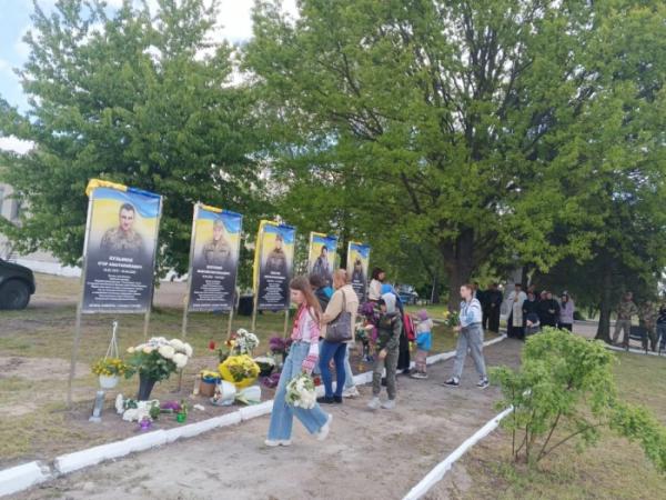 У селі Мокрець відкрили Алею Слави полеглих захисників17