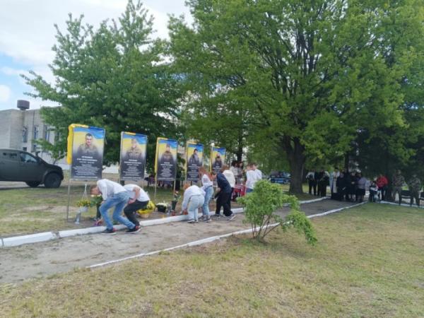 У селі Мокрець відкрили Алею Слави полеглих захисників12