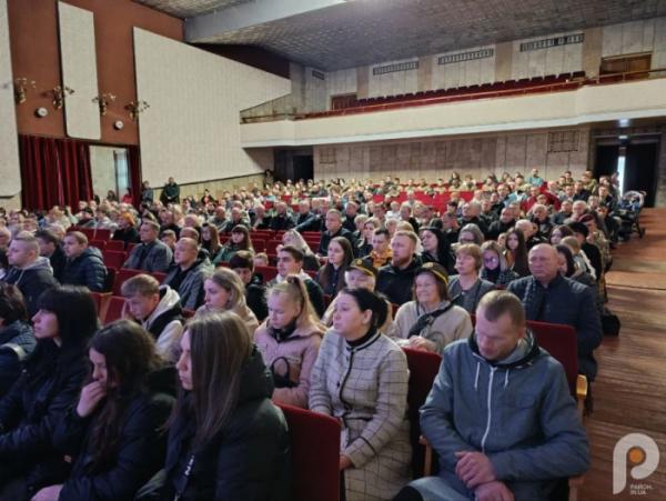У Шептицькому рідним захисників вручили відзнаки8