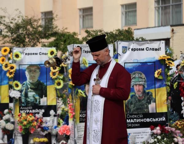 У Вараші матерям трьох мужніх захисників вручили посмертні ордени синів2