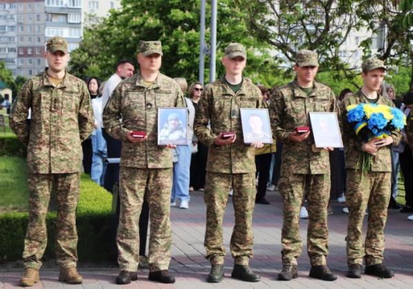У Вараші матерям трьох мужніх захисників вручили посмертні ордени синів1