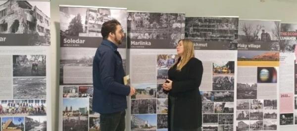 Антоніна Гребенюк на відкритті виставки. Фото: news.bristol.gov.uk