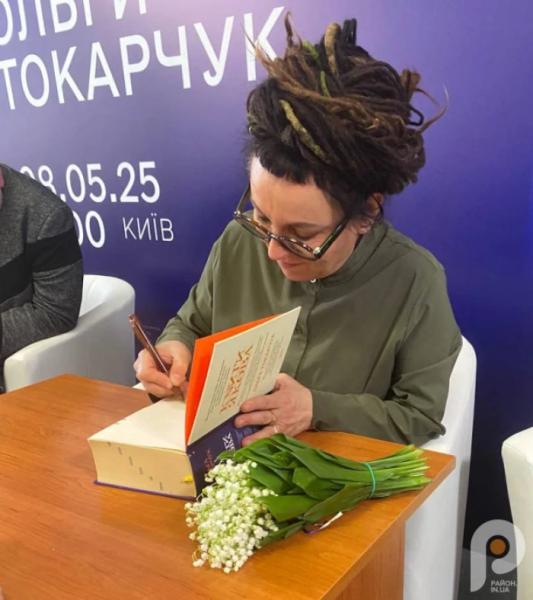«Україна бореться проти варварства»: Нобелівська лауреатка, письменниця Ольга Токарчук приїхала до Києва з візитом солідарності2