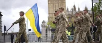 Українських військових зустріли оплесками на параді до Дня перемоги в Лондоні