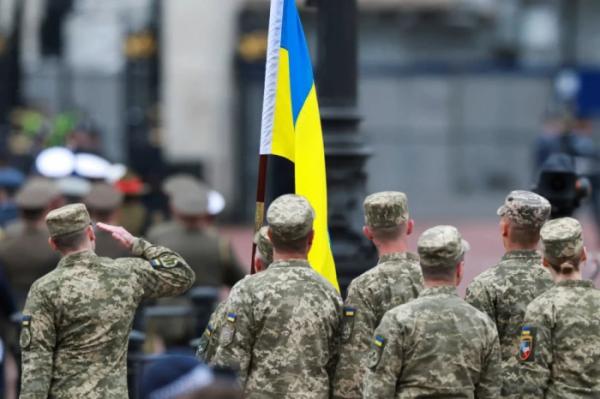 Українських військових зустріли оплесками на параді до Дня перемоги в Лондоні7