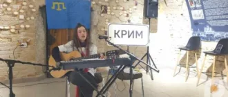 В Острозькій академії з перфомансом про Крим виступила Азіза Ескендер