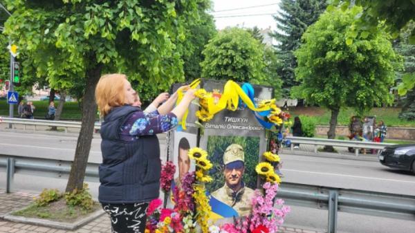 Вони стоять за нашими плечима: в Острозі провели заходи до Дня героїв України5