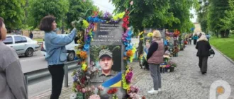 Вони стоять за нашими плечима: в Острозі провели заходи до Дня героїв України