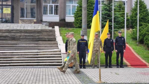 Вони стоять за нашими плечима: в Острозі провели заходи до Дня героїв України3
