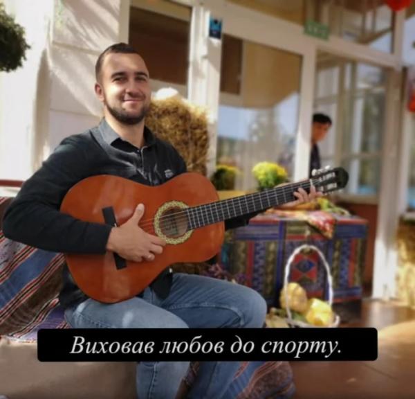 «Залишаєтеся з нами – назавжди, у серці»: випускники Виноградівської ЗОШ № 1 підготували зворушливе звернення для своїх вчителів8