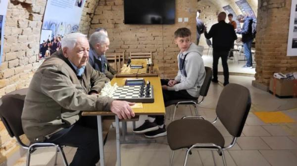 Зберегти пам’ять про кожного: в Острозі відбувся шаховий турнір пам’яті Андрія Лозюка4
