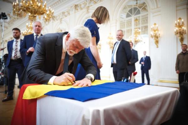 Зеленський з президентом Чехії обговорили військову співпрацю5