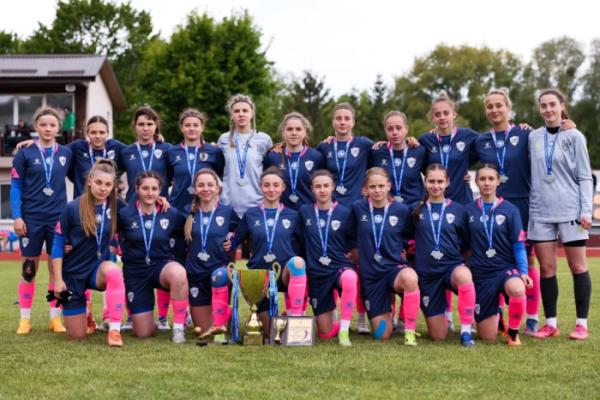 Жіноча футбольна команда зі Закарпаття – віцечемпіон України в Першій лізі3
